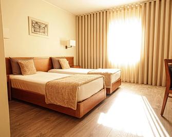 Hotel Dos Loios - Santa Maria da Feira - Schlafzimmer