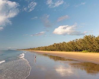 Tropical Hibiscus Caravan Park - Mission Beach - Strand