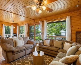 Loon Lodge on the Lake - Windsor - Σαλόνι