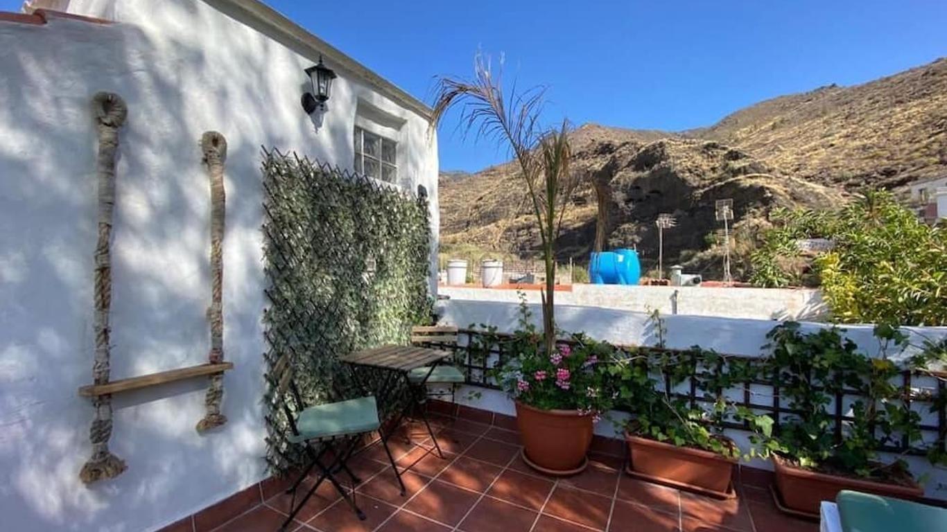 B&B and Apartments El Charco Azul