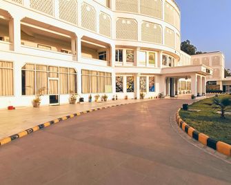 White House Country Inn - Jhajjar - Lobby
