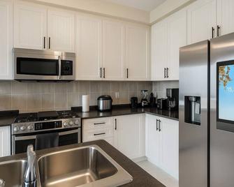 3BR Getaway in Kleinburg, Vaughan, Built in 2024 — Stylish Comfort Awaits You! - วองฮัน - ห้องครัว