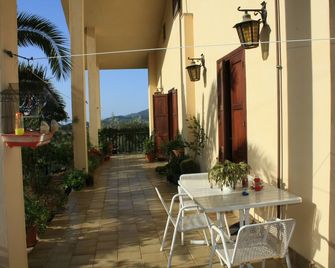 B&B Villa Calagioli - Castelbuono - Patio