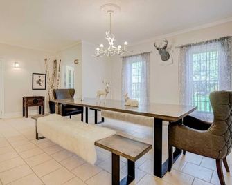 Stone Farm House - Orillia - Dining room