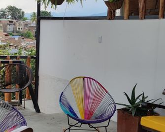 Azul Parrot San Antonio - Cali - Balcon