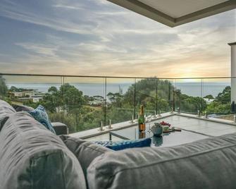 Vue Sur La Mer by Ready Set Stay - Mount Martha - Balcony