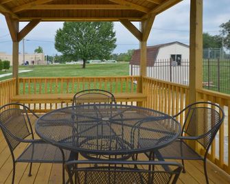 Near William Clark Market House Museum! Pets Are Welcome, Free Parking! - Paducah - Balkon