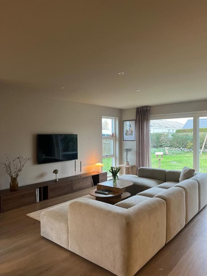 Modern Home - Walk to beach & 20m train to CPH – Køge