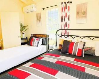 3br/3baparadisebeachbbqgympoolfree Breakfast - Falmouth - Bedroom