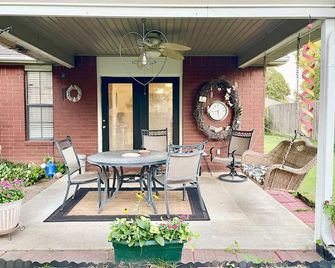 Cozy House Centrally Located Close To Ev - Springdale - Patio