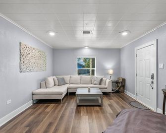 Galveston and Refinery Retreat - La Marque
