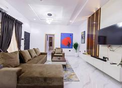 Rhema Apartments - Lagos - Pokój dzienny