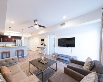 2n|holiday Special Bright & Comfy Home| Gated Condo| Charm In Kat| - Brookshire - Sala de estar