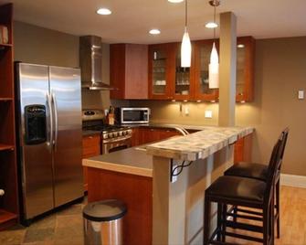 Elegant, Downtown 2-Bedroom Apartment - Sandpoint - Kitchen