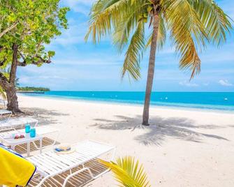 You've Arrived! Breathtaking Luxury Beachfront Villa, - Bodden Town - Beach