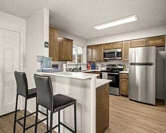 Cozy house in Arlington, 9 mins away from AT&T stadium - Arlington - Kitchen