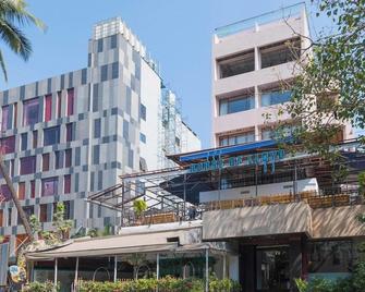 Hotel Royal Garden - Bombay - Edificio