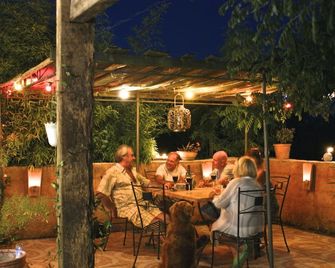 15th Century Unique Romantic Cottage, Near Historic Town Of Richelieu, France - Richelieu - Patio