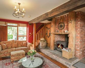 Pentre Barn, Family Friendly, Luxury Holiday Cottage In Mardy - Abergavenny - Living room