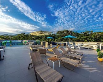 Beachfront with Rooftop Scenic Ocean View - Saint Ann’s Bay - Balcony