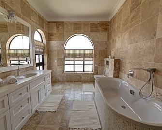 Lagoon Suites Boutique Hotel - Walvis Bay - Baño