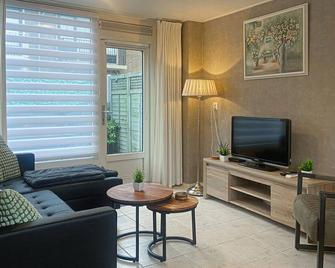 Pet friendly home in Egmond aan Zee - Egmond aan Zee - Wohnzimmer