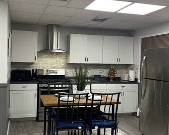 Soothing 3-bedroom apartment with AC in Farmingville - Farmingville - Cocina