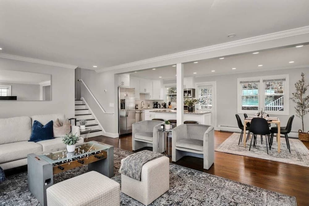 Waterview house walking distance from Cove Beach-5 mins to downtown-only 40 min to NYC - ستامفورد - غرفة معيشة