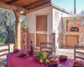 Cozy home in Pisticci - Pisticci - Innenhof