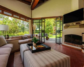 Casas Abi, A Tranquil Retreat Surrounded by nature - Valle de Bravo - Sala de estar