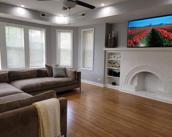 Beautiful Big 3 bedroom Quiet Apt near downtown - Chicago - Sala de estar