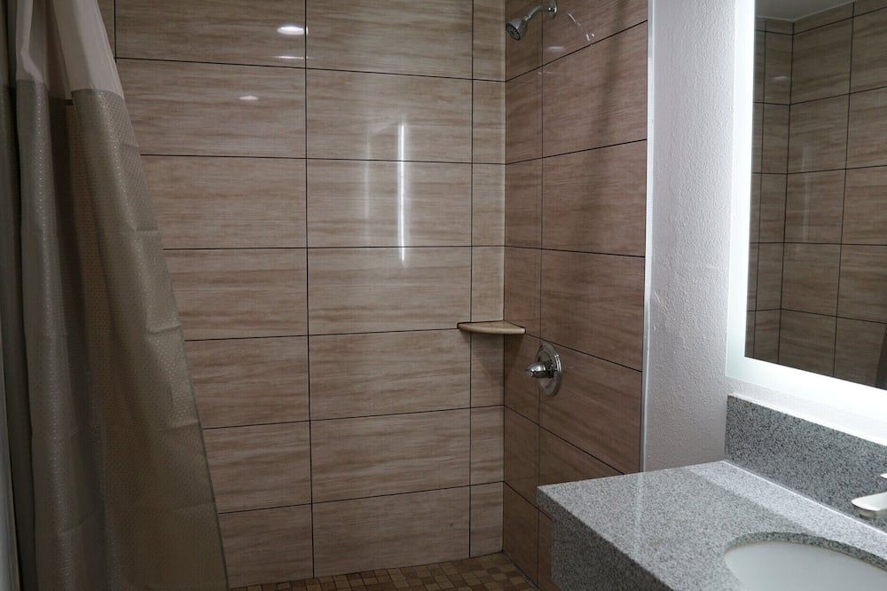 Sea Breeze Inn - Lax Airport, Los Angeles - Inglewood - Bathroom