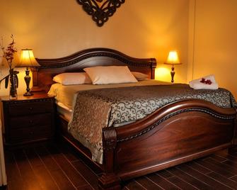 Hotel Quinta Maya - Flores - Bedroom