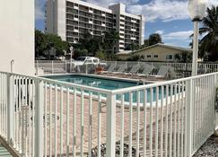 Bayview Regency Apartments By Lowkl - Fort Lauderdale - Pool