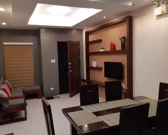 Restful 3br Hillside Duplex House - Baguio - Dining room