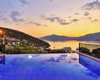 Villa Rainbow - Antalya - Alberca