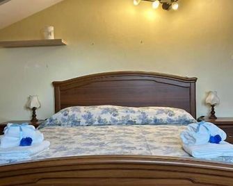 B&B La Dimora Di San Paolo - פוליניו - חדר שינה