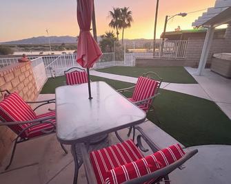 Riverfront Ruby Red Home With Private Dock - Laughlin