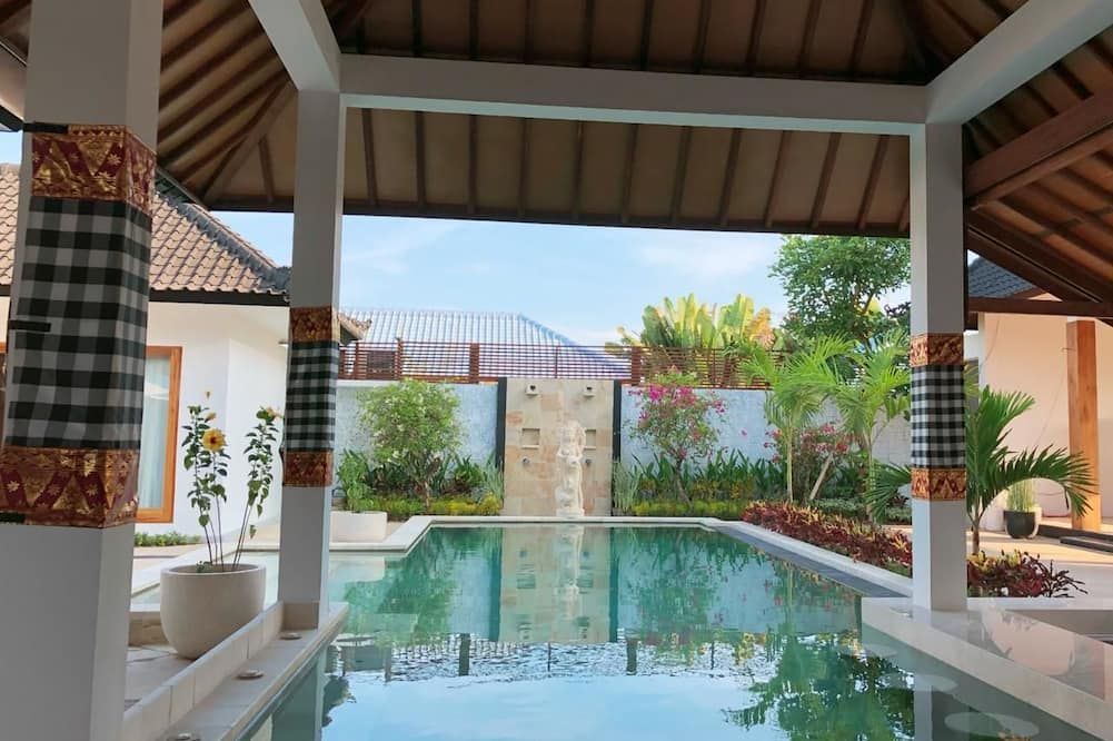 Villa Casablanca Surf Keramas - Blahbatuh - Piscina