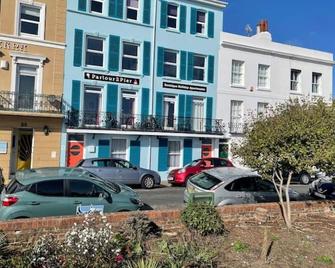 'The Quirky' Seafront Apartment - Eastbourne - Building