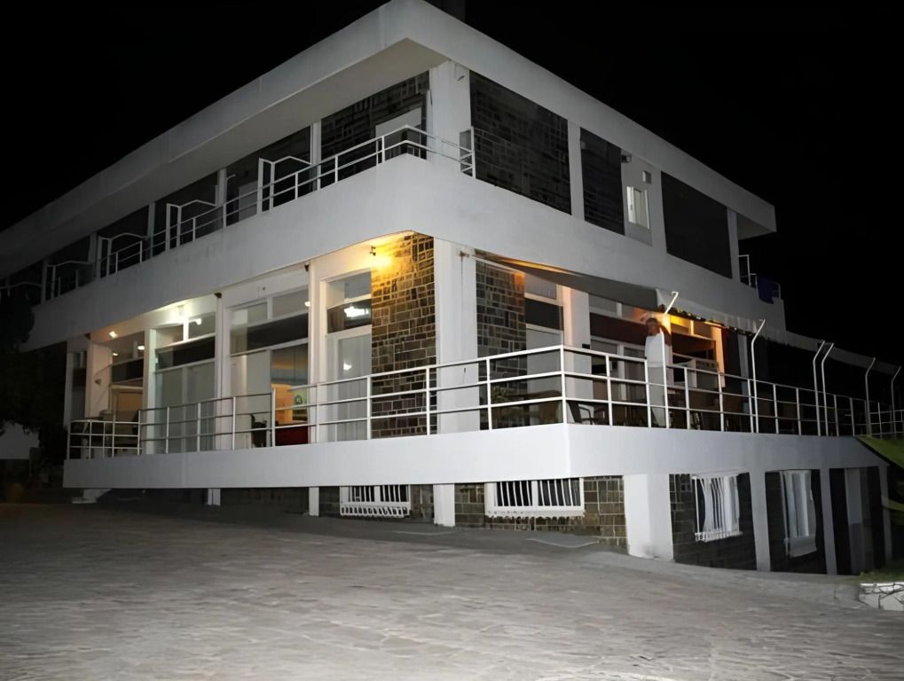 كارداميلي بيتش هوتل