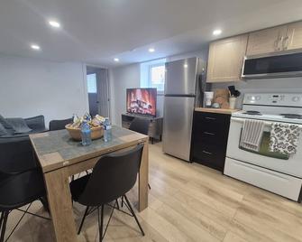 Welcome to our cozy place near RIM Park, Universities and Uptown Waterloo! - Waterloo - Kitchen