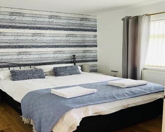 Beautiful 3-Bed House in Porthmadog - Porthmadog - Спальня