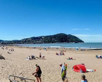 Anchor Inn - טאונטון - חוף