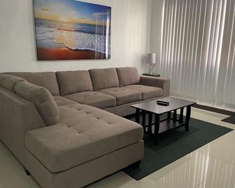 Incredible Location! - Sinajana - Living room