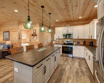 The Cozy Clam is a tastefully decorated cottage with two separate living rooms. - Ocracoke - Cocina