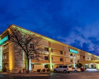 La Quinta Inn by Wyndham Detroit Southgate - Southgate - Building