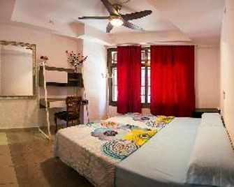 Hostel Ideal Badal - Hospitalet de Llobregat - Habitación