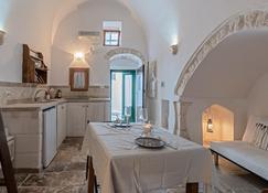 White Stone Flats & Studios - Ostuni - Dining room