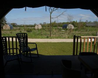 Romantic Tent Lodge in Dalerveen - Dalerveen - Innenhof